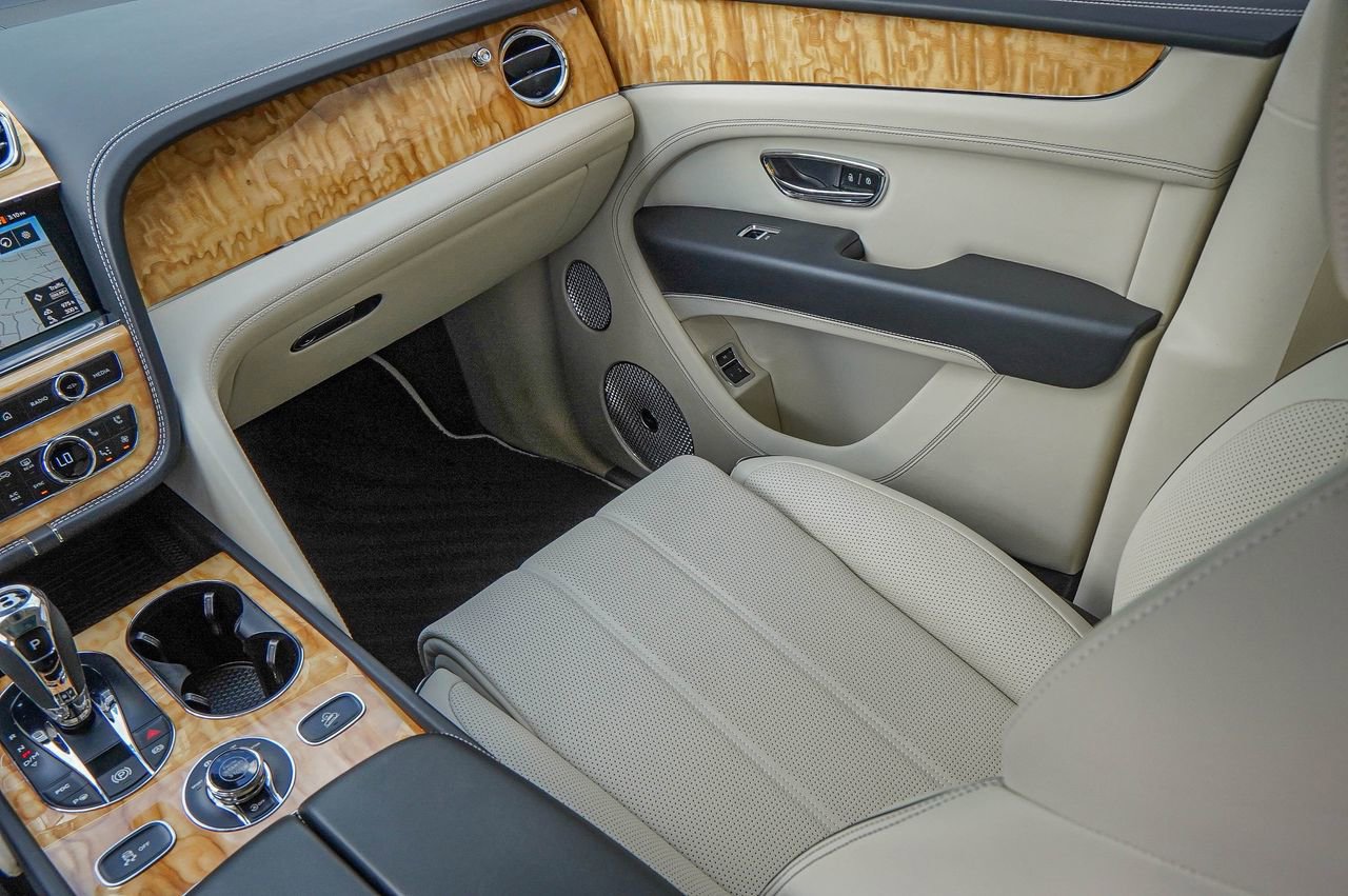 Used 2023 Bentley Bentayga image 39