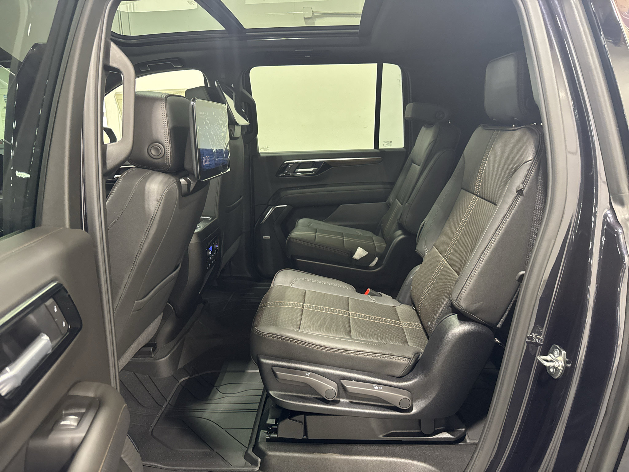New 2027 Chevrolet Suburban High Country AWD/4WD image 38