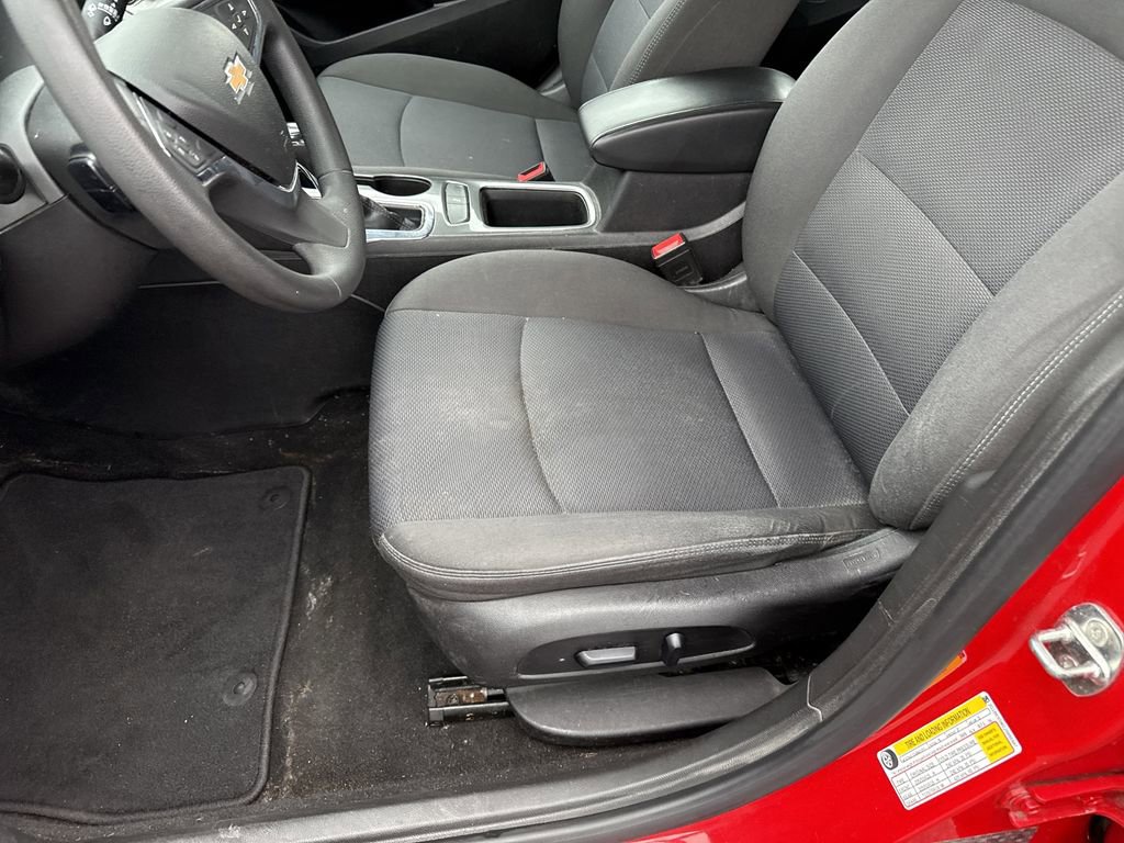 Used 2018 Chevrolet Cruze LT w/ Convenience Package FWD image 11