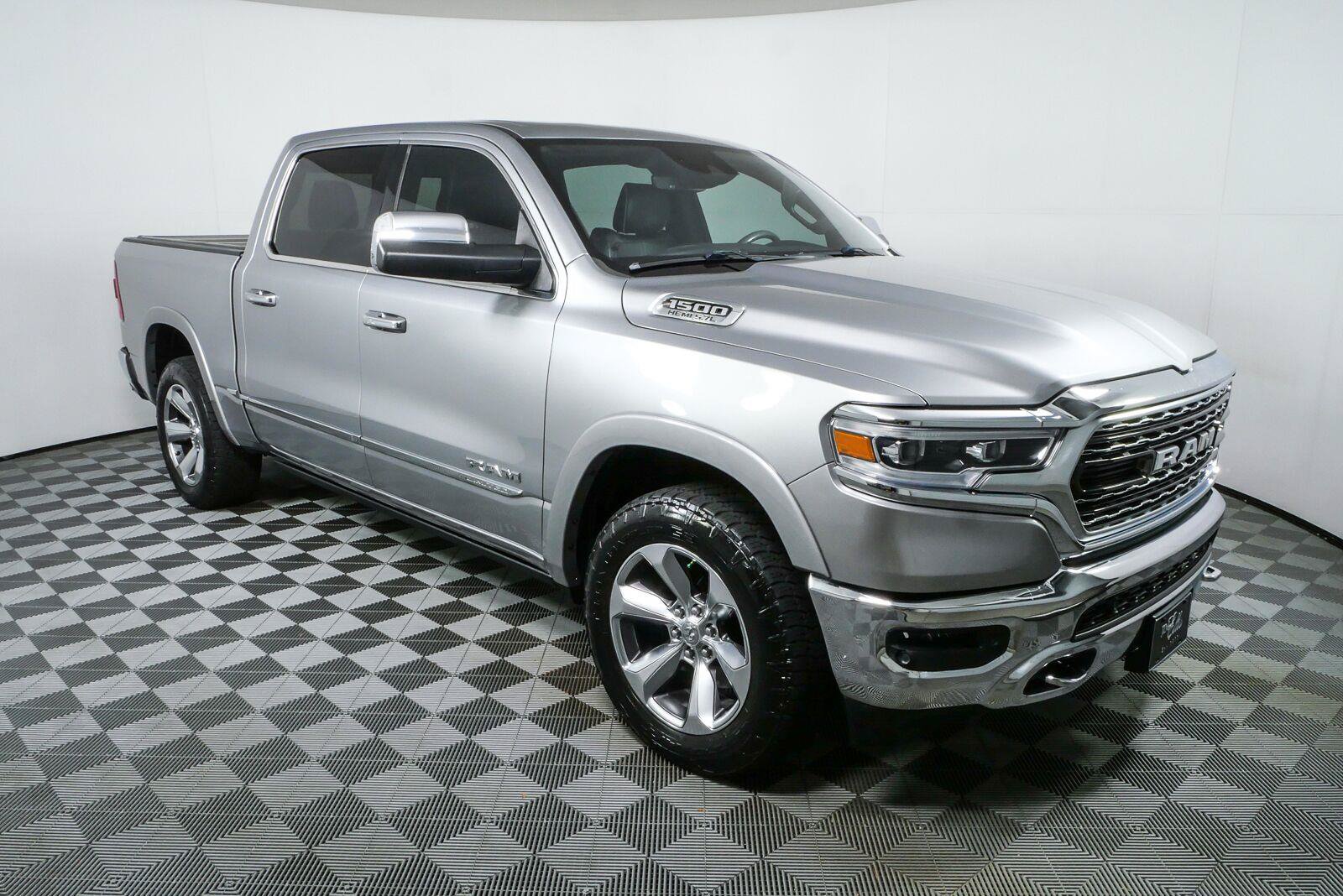 Used 2019 RAM 1500 Limited AWD/4WD image 1