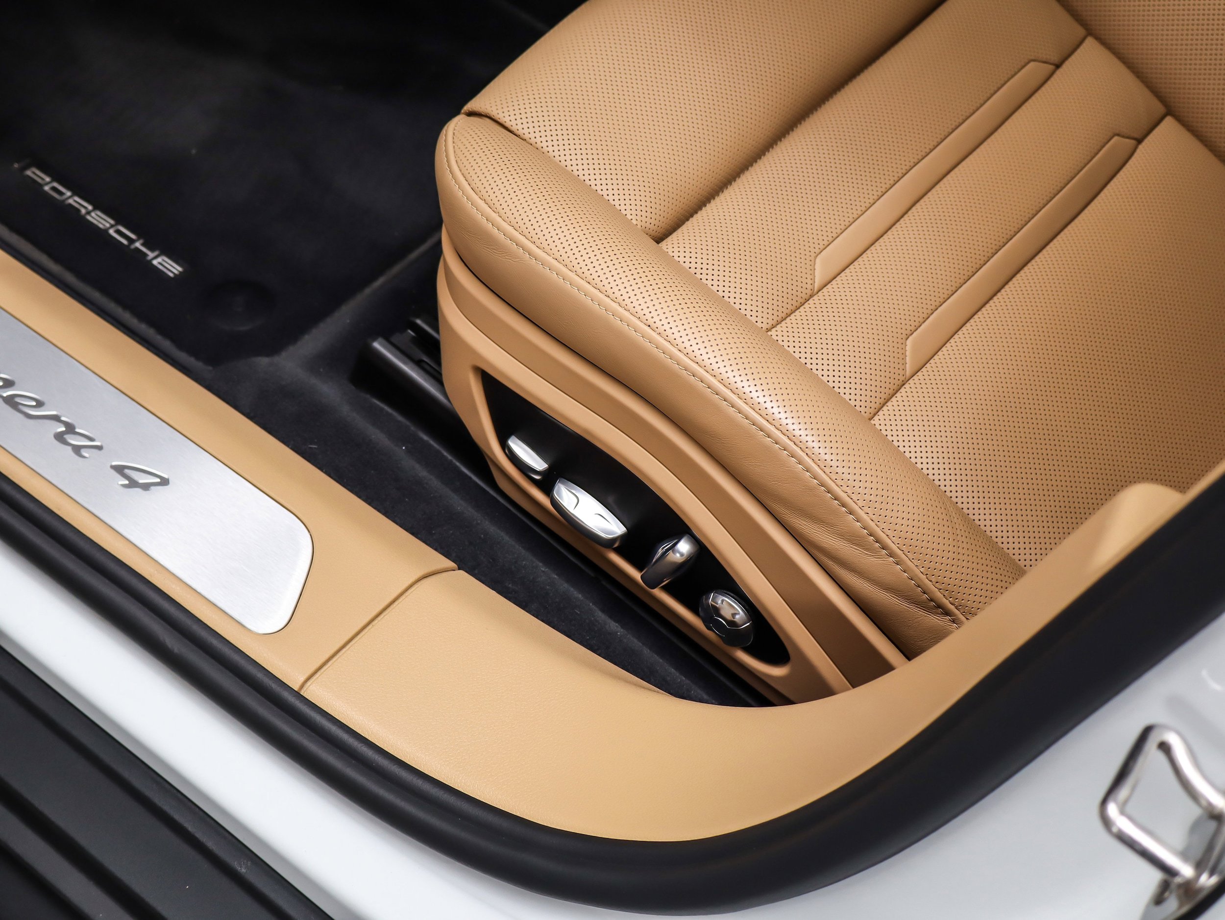 Certified 2019 Porsche Panamera 4 AWD/4WD image 21