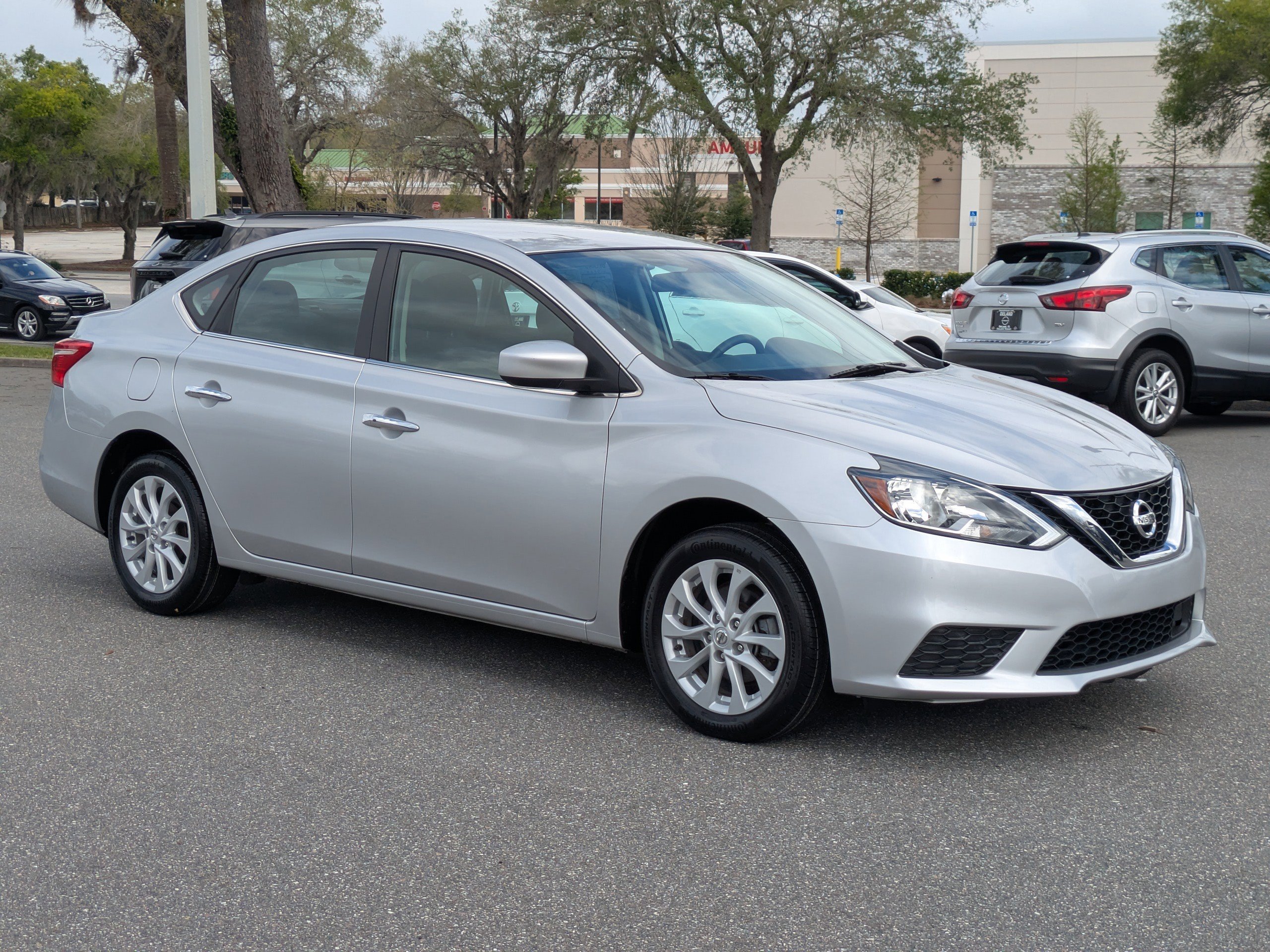 Used 2019 Nissan Sentra SV image 2