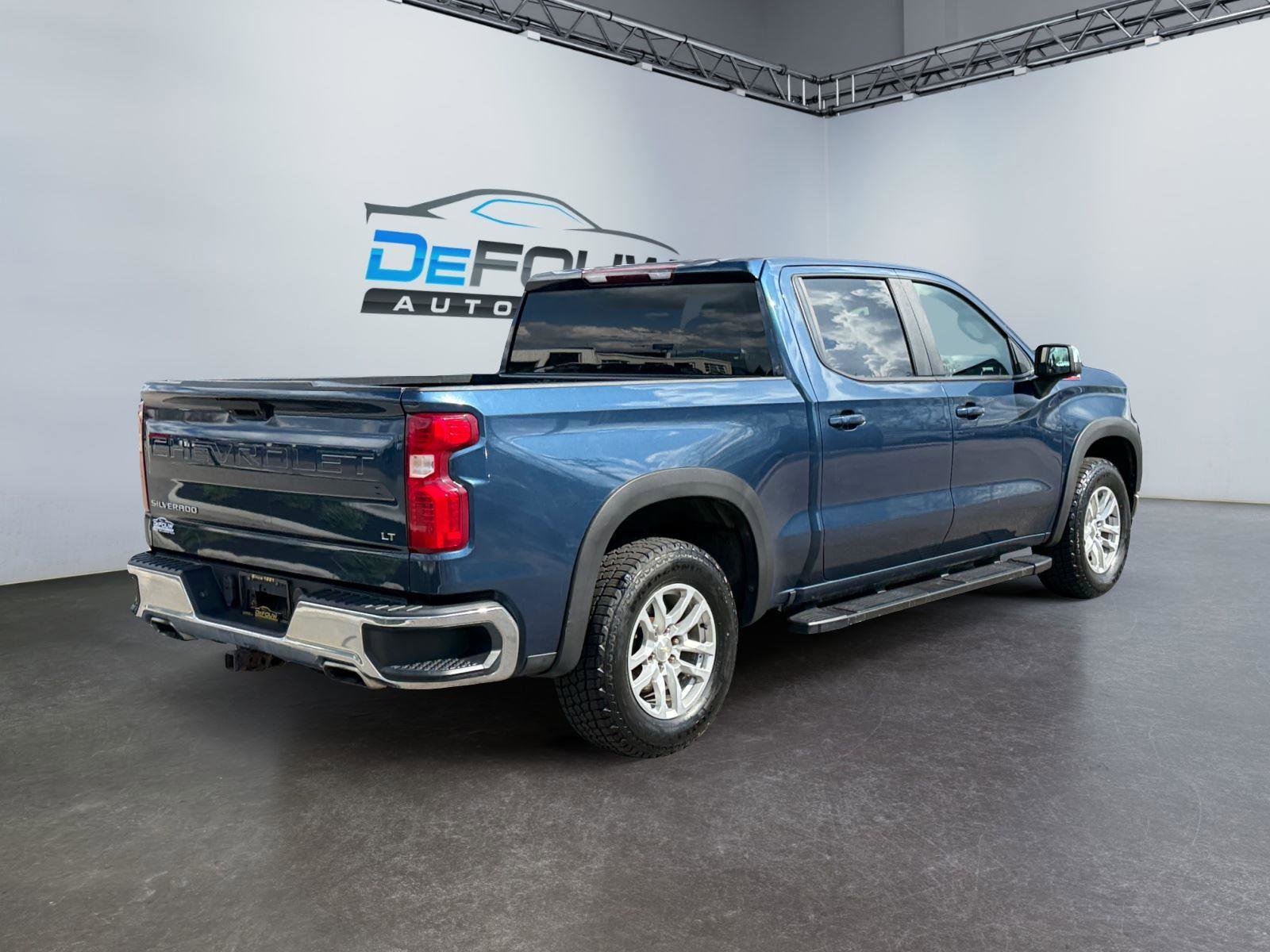 Used 2019 Chevrolet Silverado 1500 LT w/ Z71 Off-Road Package AWD/4WD image 3