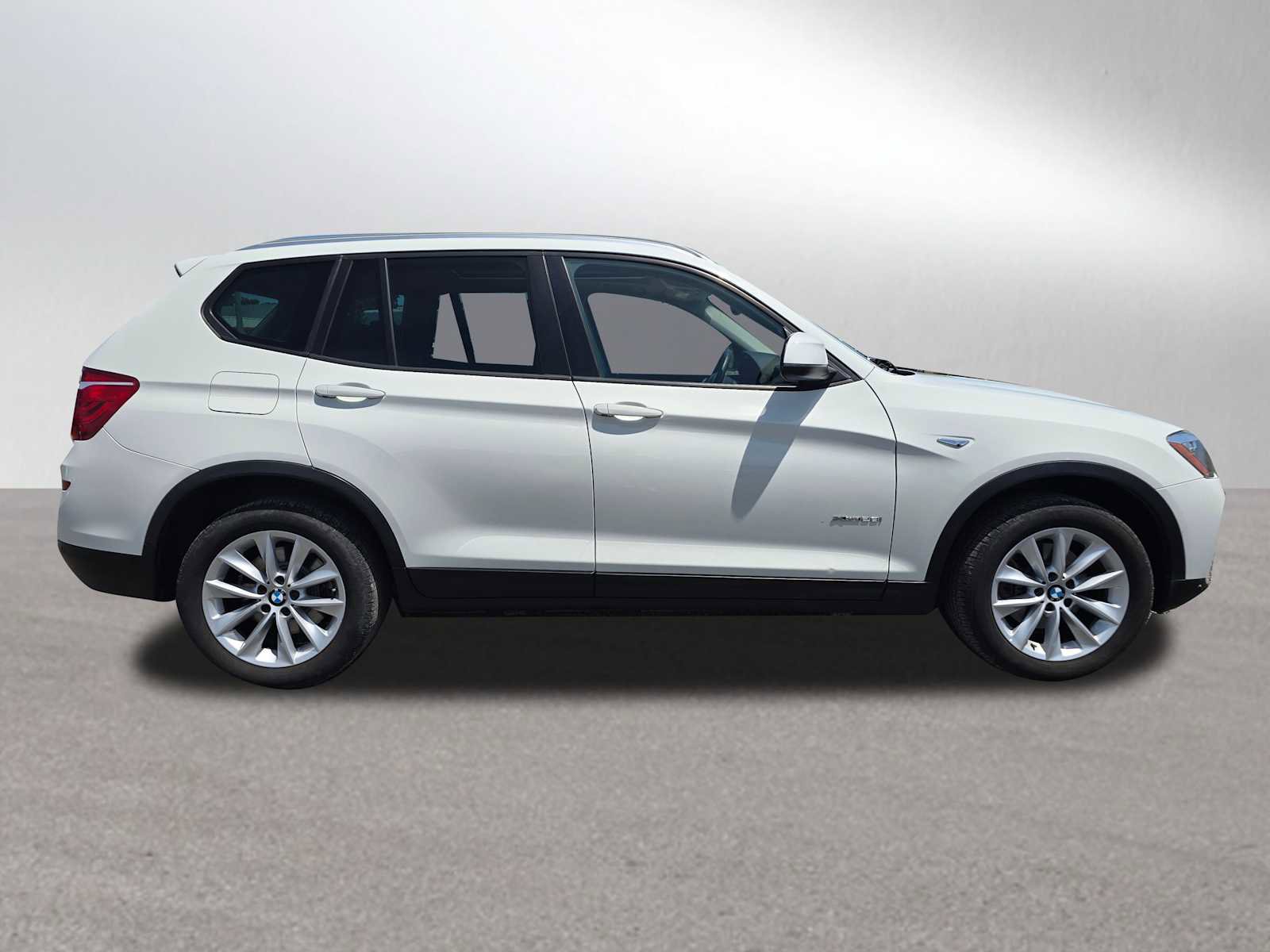Used 2017 BMW X3 xDrive28i AWD/4WD image 2