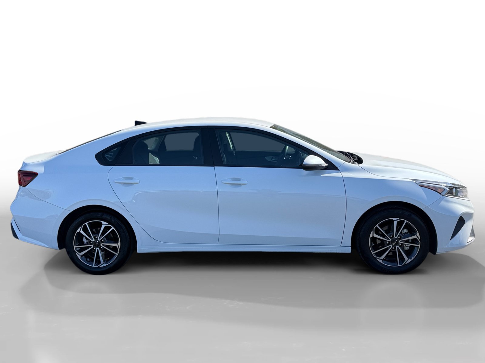 Used 2023 Kia Forte LXS w/ LXS Technology Package FWD image 6