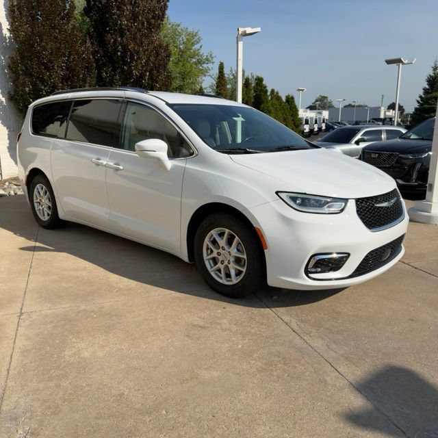 Used 2021 Chrysler Pacifica Touring-L w/ Uconnect Theater Family Group FWD image 7