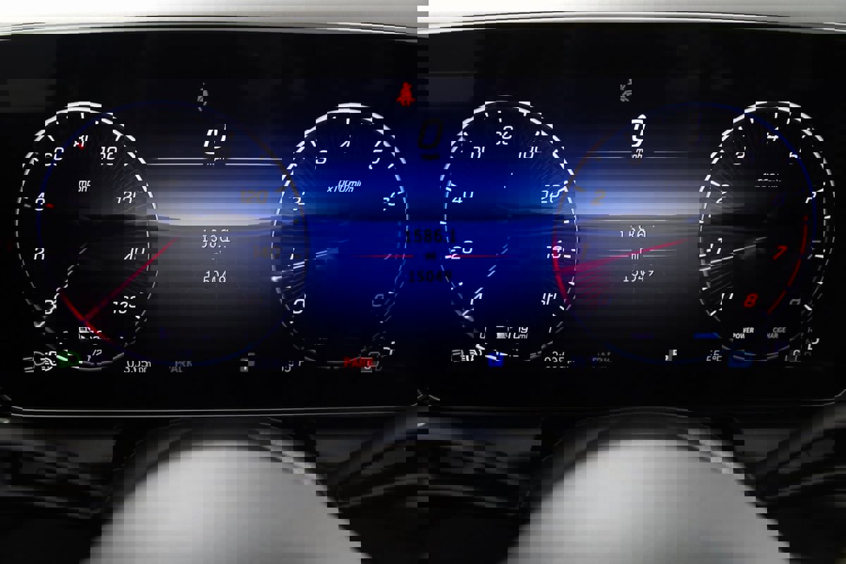 Used 2025 Mercedes-Benz GLC 300 4MATIC SUV image 21