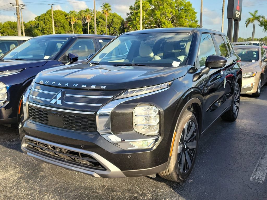 New 2025 Mitsubishi Outlander SE image 2