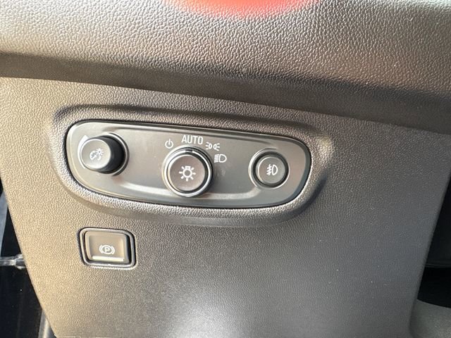 Used 2024 GMC Terrain SLT image 24