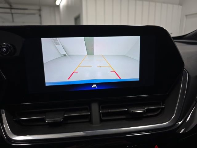 Certified 2024 Chevrolet Trax RS w/ Driver Confidence Package image 14