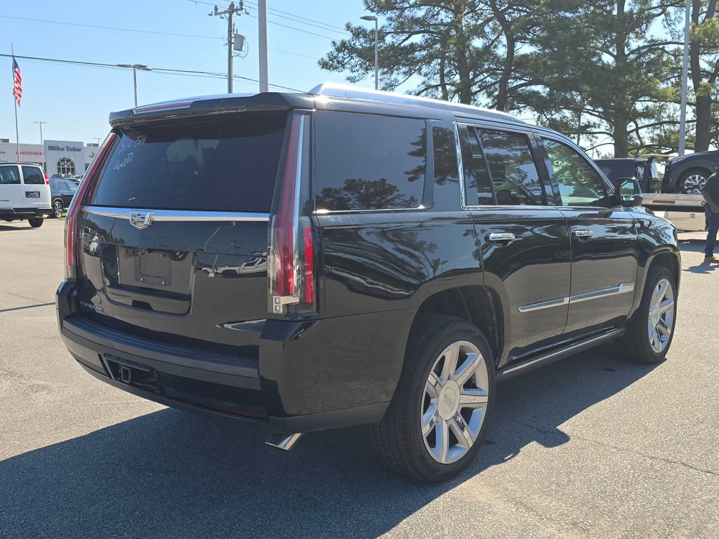 Used 2017 Cadillac Escalade Premium Luxury AWD/4WD image 3