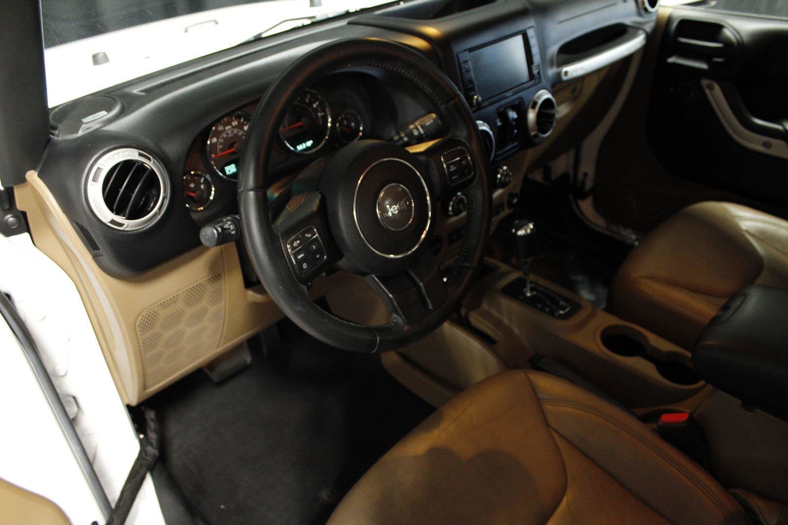 Used 2017 Jeep Wrangler Unlimited Sahara w/ Dual Top Group image 28