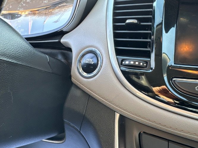 Used 2022 Chevrolet Trax LT w/ LT Convenience Package image 21