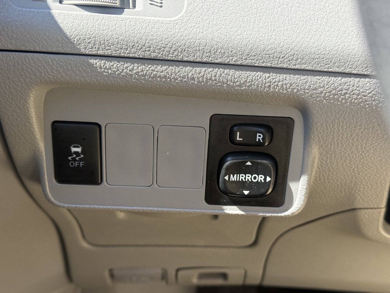 Used 2013 Toyota Corolla L FWD image 9