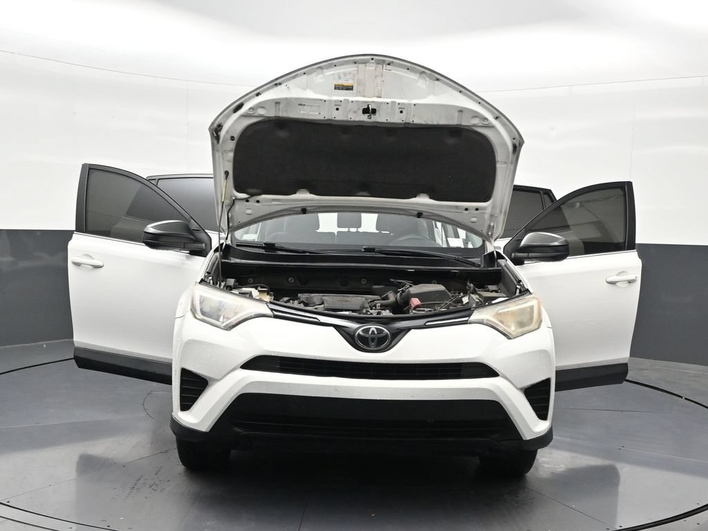 Used 2018 Toyota RAV4 LE FWD image 36