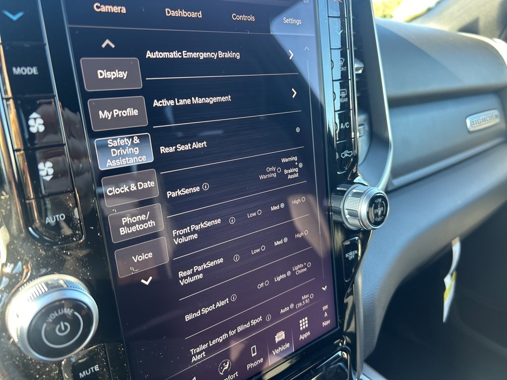New 2026 RAM 1500 4x4 Crew Cab image 37