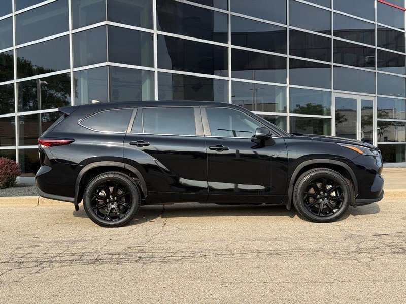 Used 2024 Toyota Highlander LE video 2