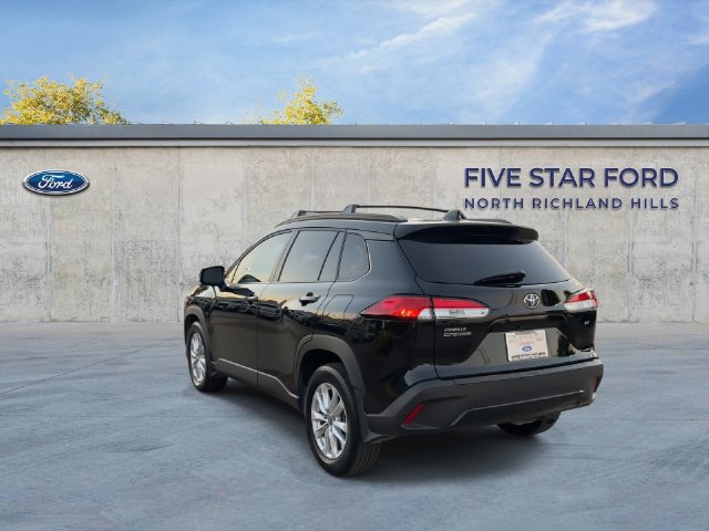 Used 2025 Toyota Corolla Cross LE FWD image 7