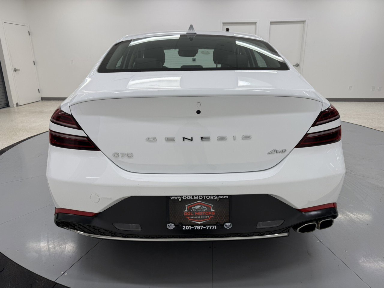 Used 2022 Genesis G70 2.0T image 7