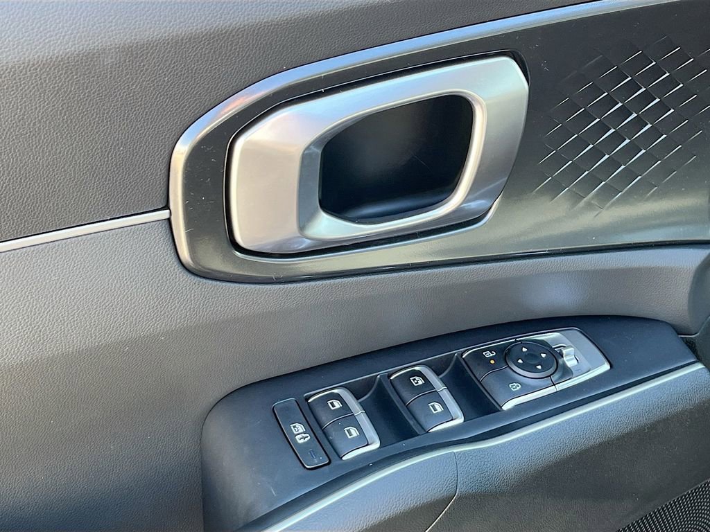 Certified 2025 Kia Sorento S AWD/4WD image 19