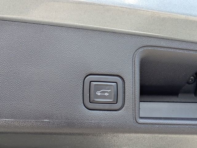 Used 2023 GMC Terrain SLT w/ Elevation Edition image 11
