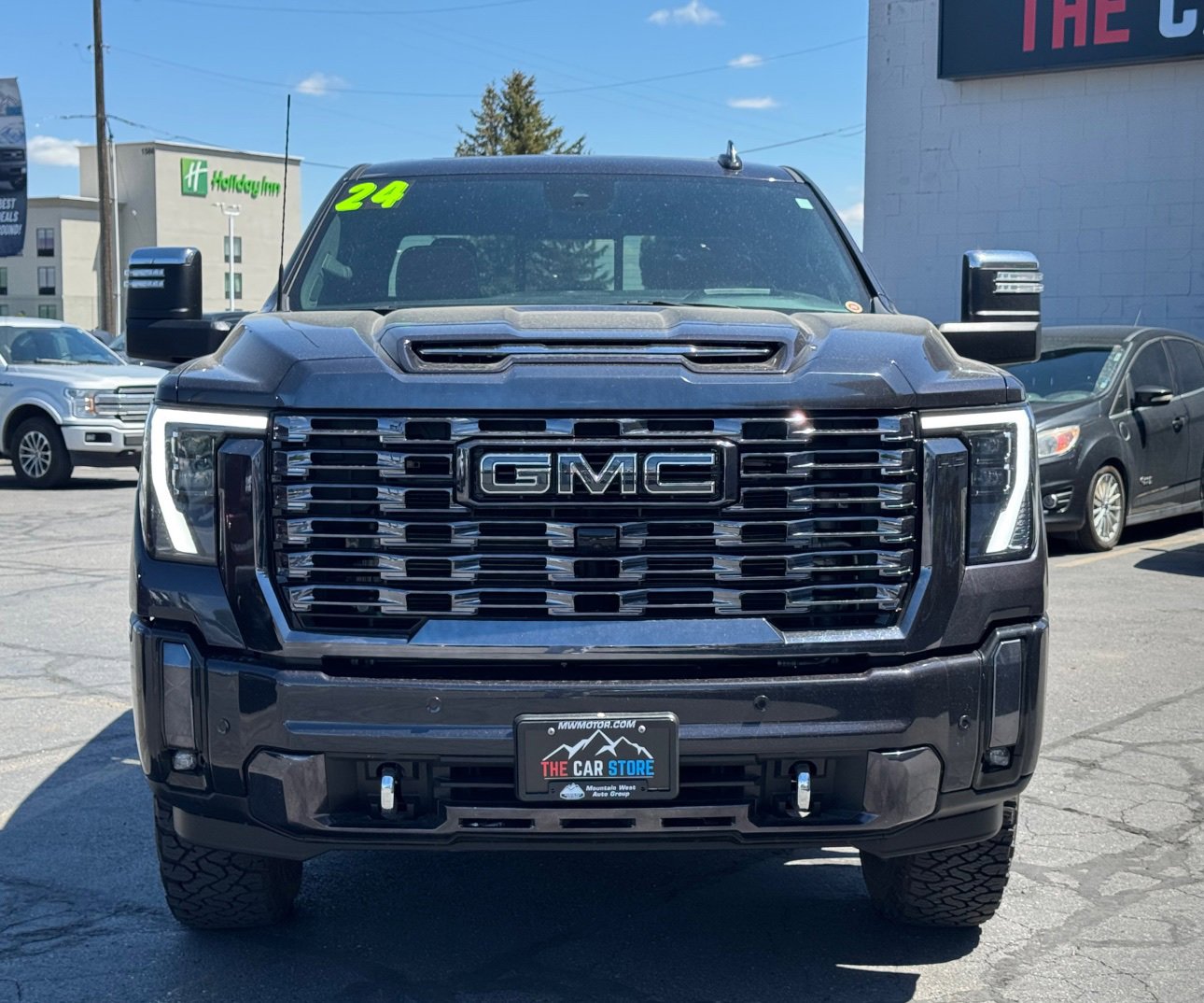 Used 2024 GMC Sierra 3500 Denali Ultimate image 2