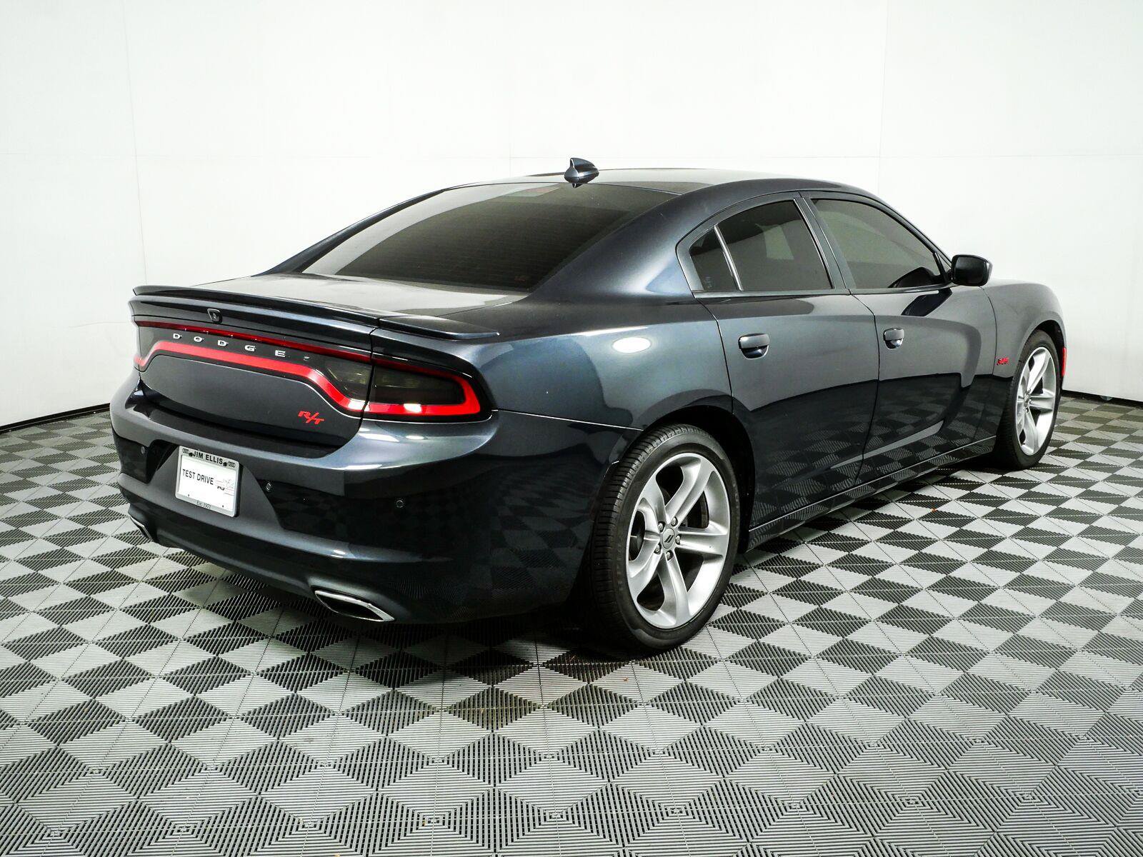 Used 2018 Dodge Charger R/T RWD image 3