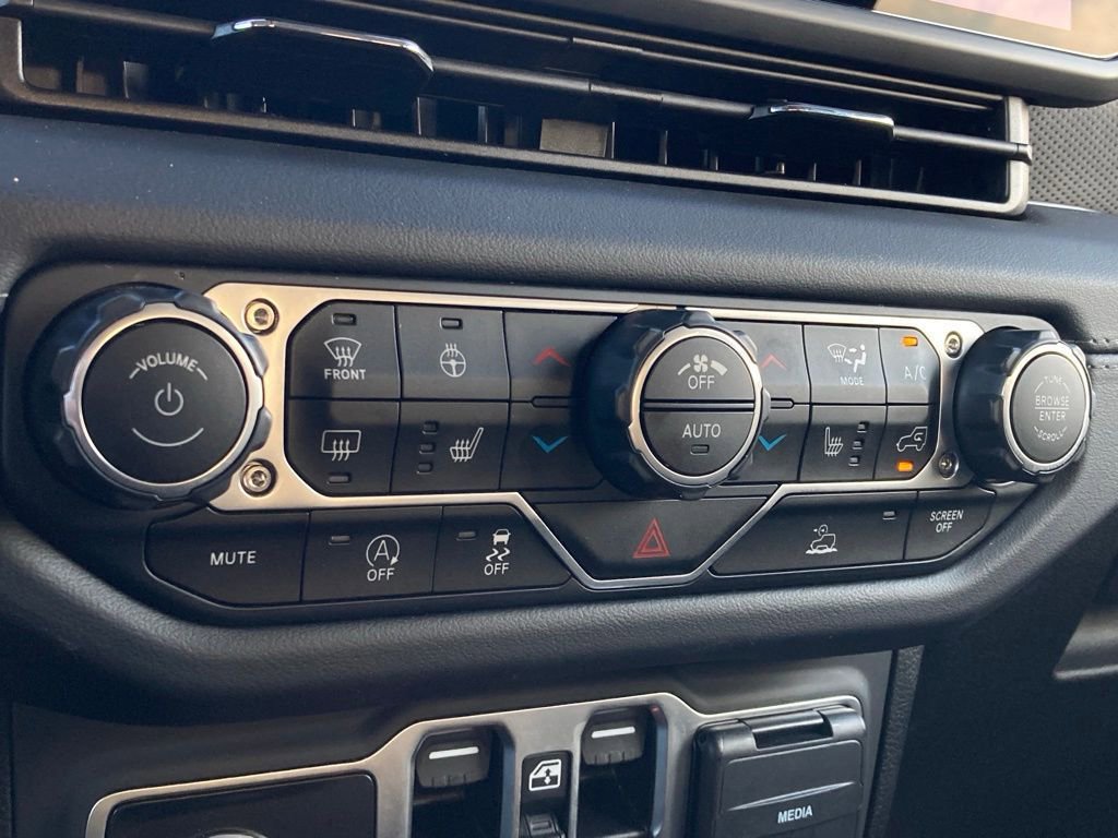 Used 2025 Jeep Wrangler Unlimited Rubicon w/ Convenience Group image 24