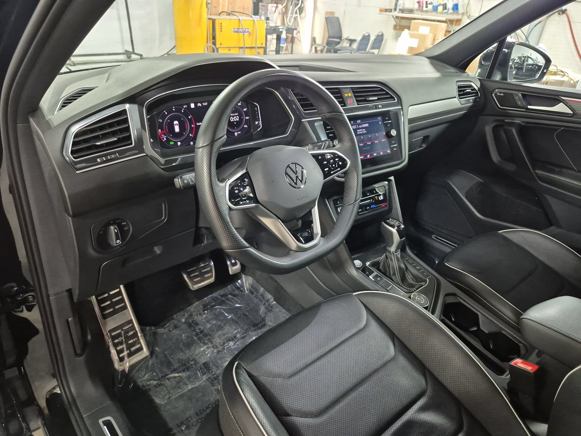 Used 2024 Volkswagen Tiguan SEL R-Line AWD/4WD image 11