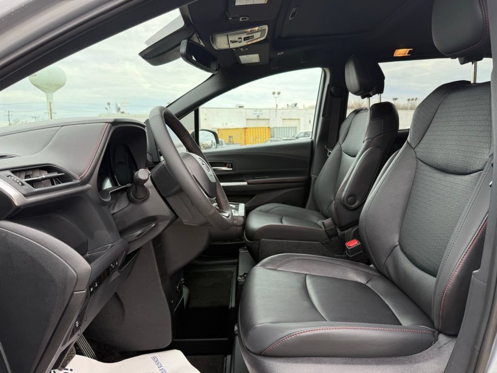 Used 2025 Toyota Sienna XSE w/ XSE Plus Package AWD/4WD image 33