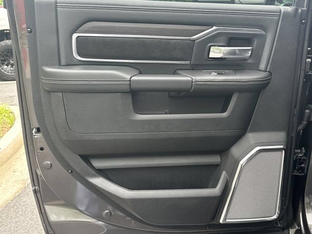 New 2026 RAM 2500 Laramie AWD/4WD image 18