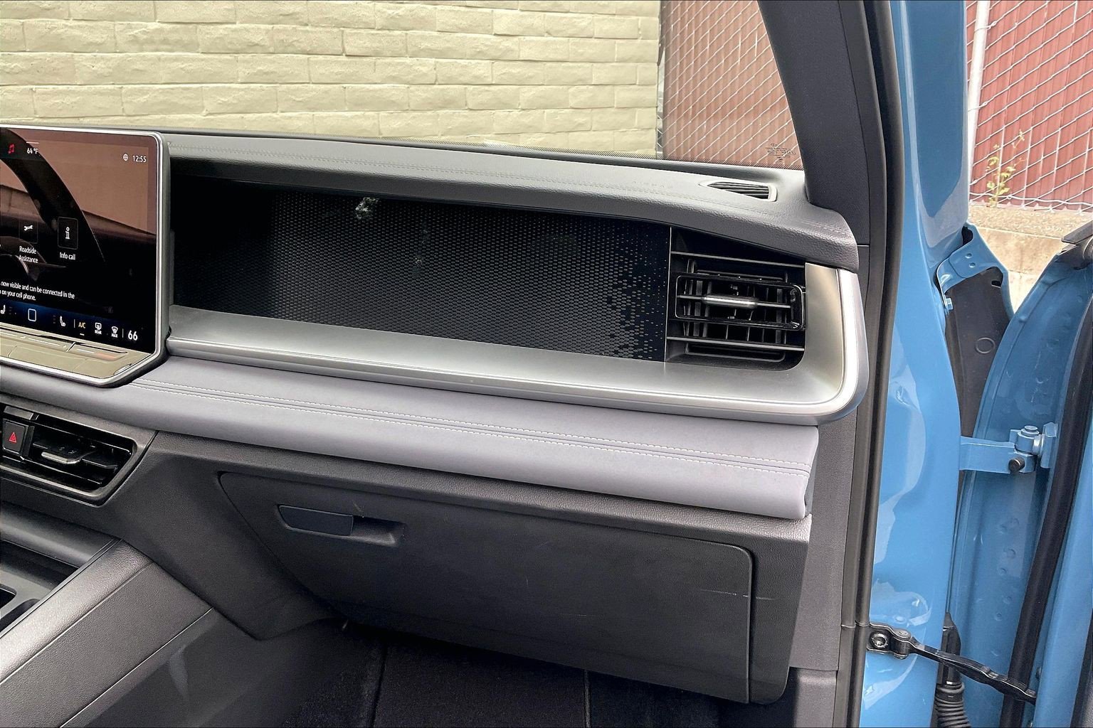 Certified 2025 Volkswagen Tiguan SE R-Line AWD/4WD image 16