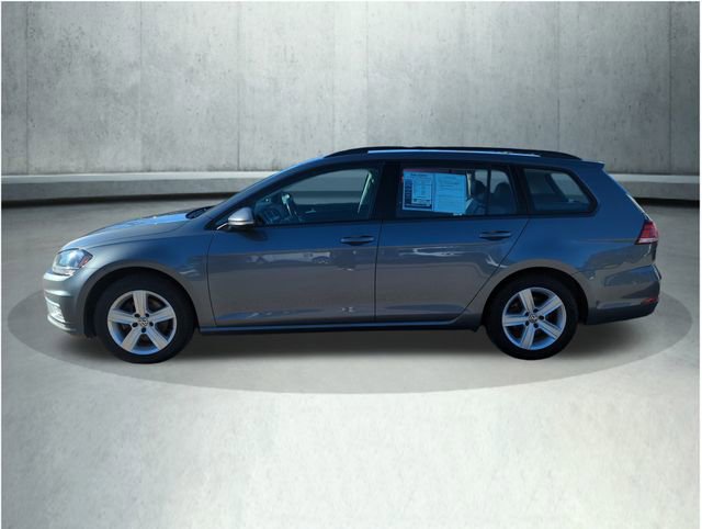 Used 2018 Volkswagen Golf SE image 2