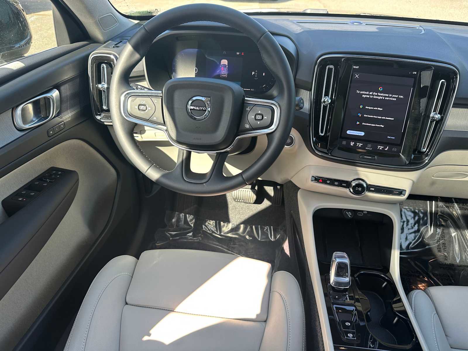 Used 2025 Volvo XC40 B5 Plus w/ Protection Package Premier AWD/4WD image 17