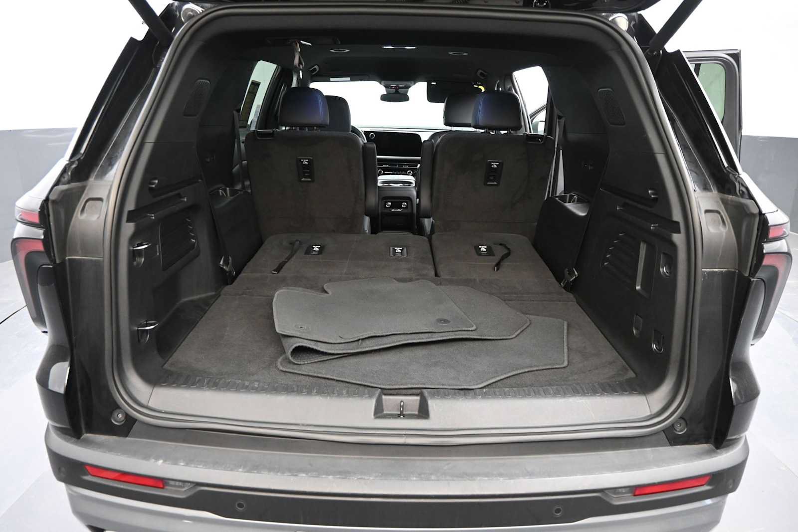 Used 2025 Chevrolet Traverse LT AWD/4WD image 15