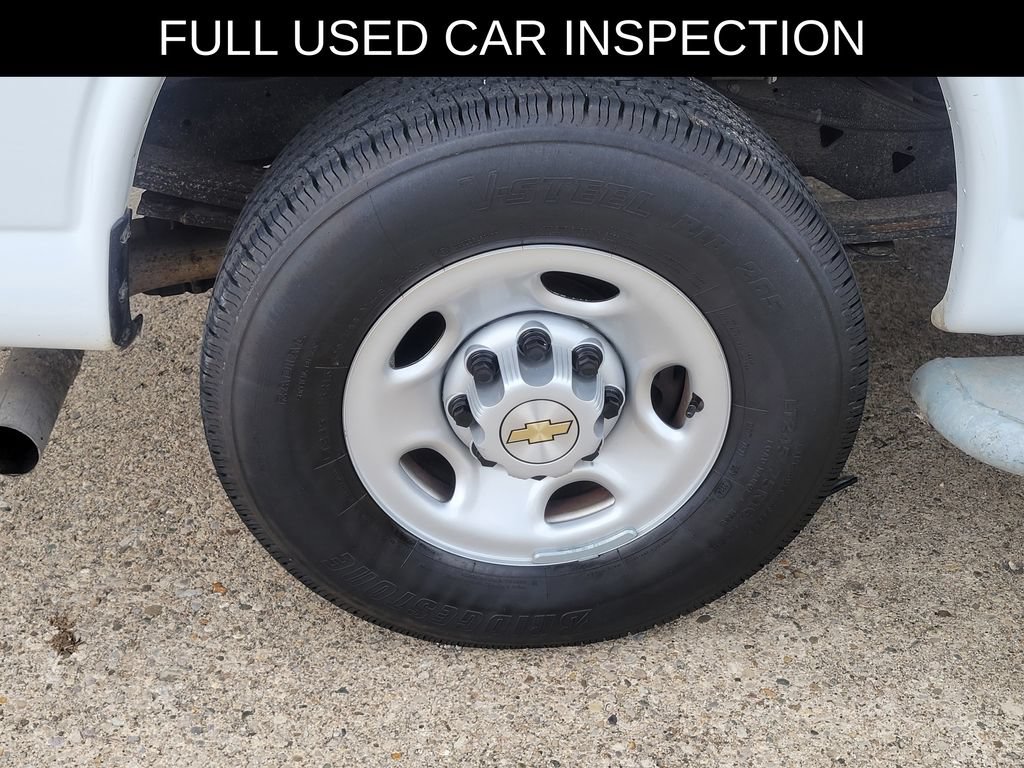 Used 2024 Chevrolet Express 2500 w/ Driver Convenience Package RWD image 5