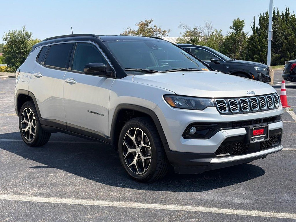 Used 2024 Jeep Compass Limited AWD/4WD image 3