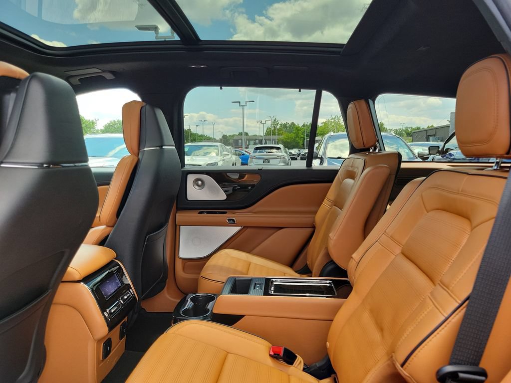 Certified 2024 Lincoln Aviator Black Label w/ Class IV Trailer Tow Package AWD/4WD image 14