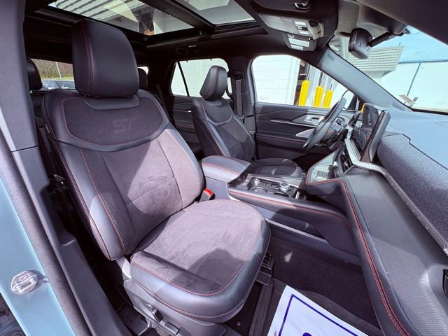 Used 2025 Ford Explorer ST image 31