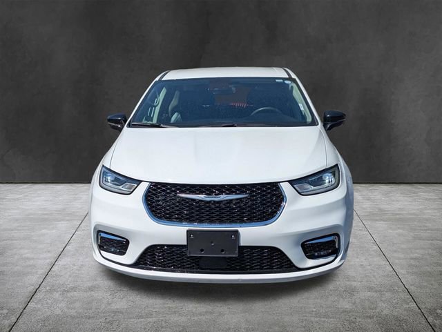 Used 2024 Chrysler Pacifica Touring-L FWD image 9