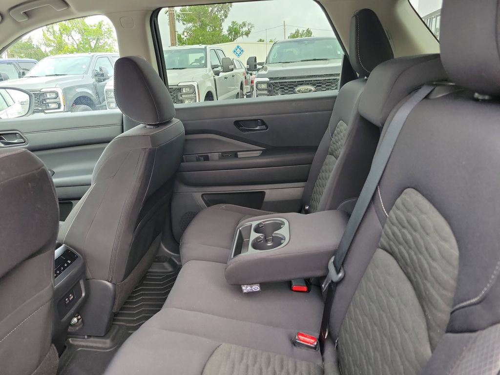 Used 2024 Nissan Pathfinder SV FWD image 31