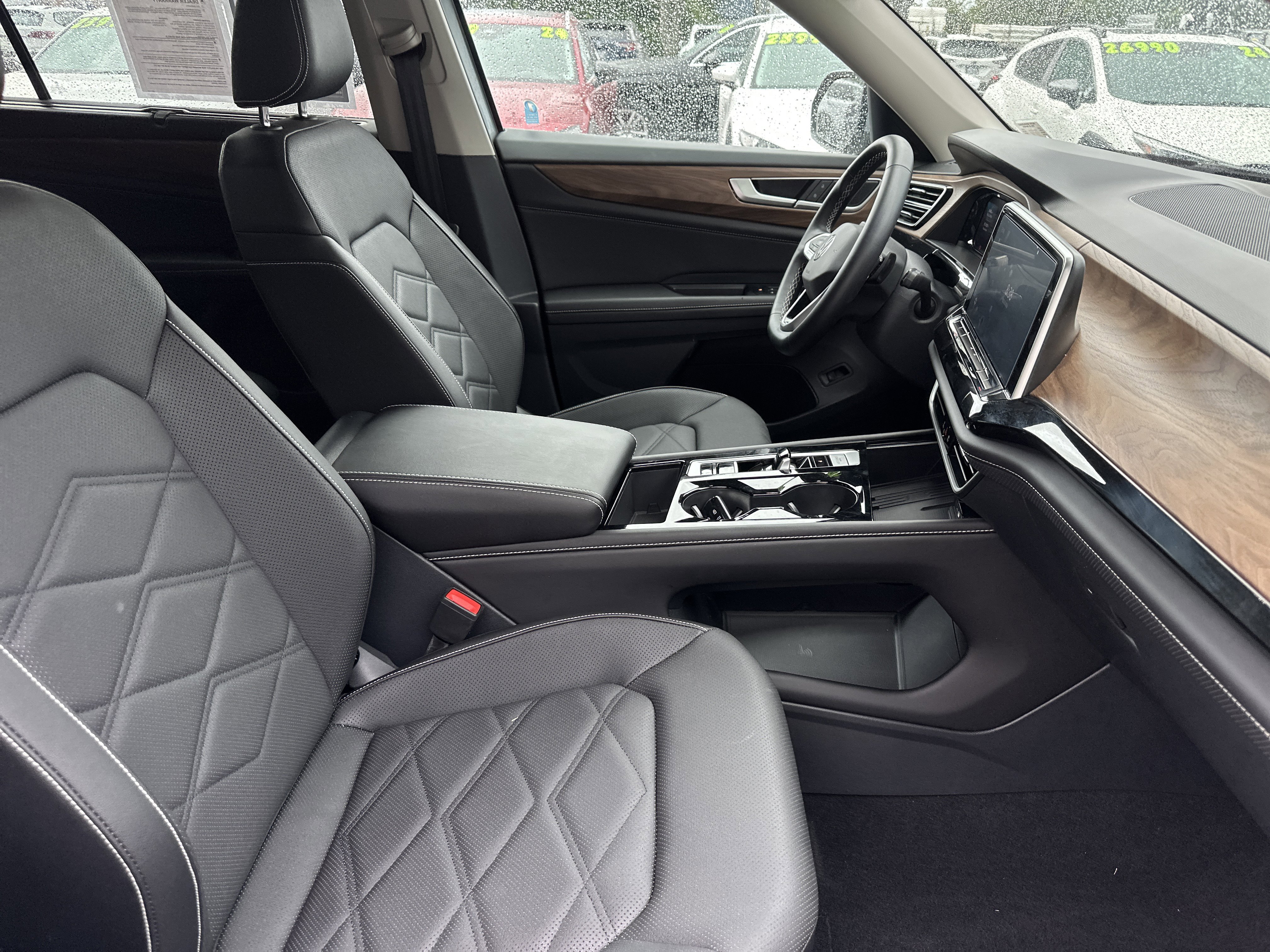 Used 2025 Volkswagen Atlas SE w/ Black Wheel Package AWD/4WD image 13