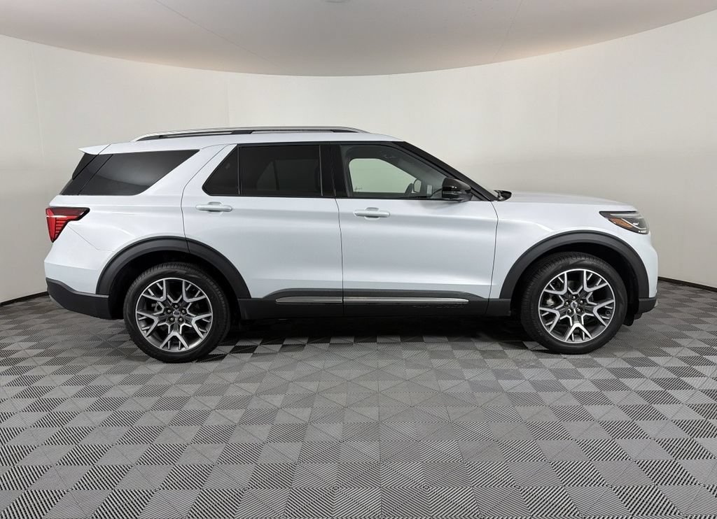 Used 2025 Ford Explorer Platinum w/ Ultimate Package AWD/4WD image 2