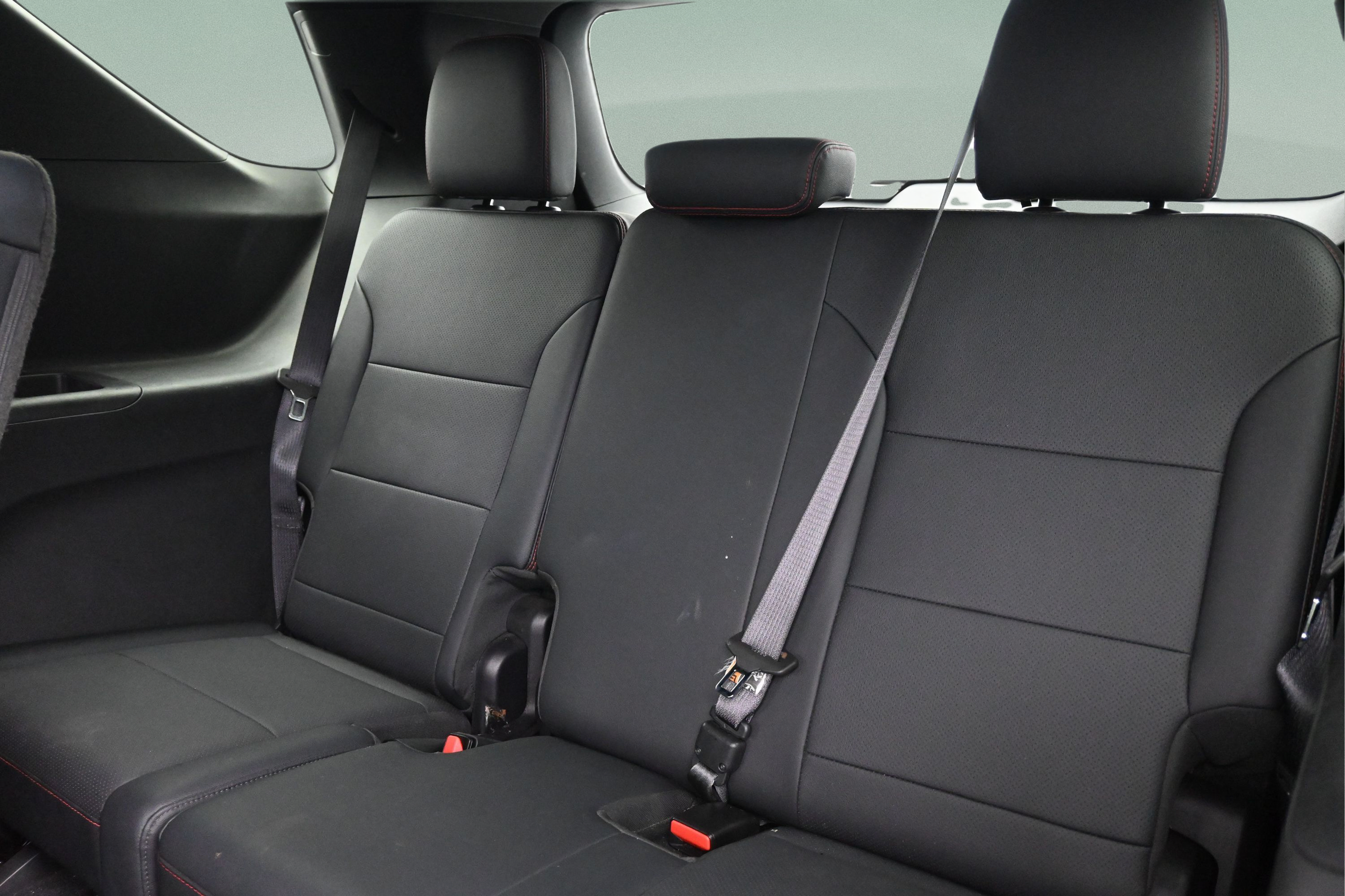Used 2024 Chevrolet Traverse RS FWD image 25