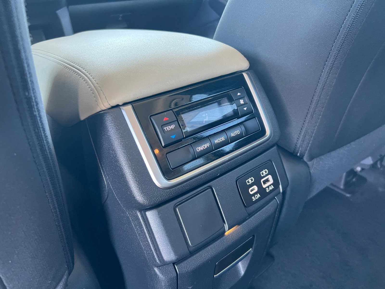 Used 2024 Subaru Ascent Premium w/ Convenience Package image 14