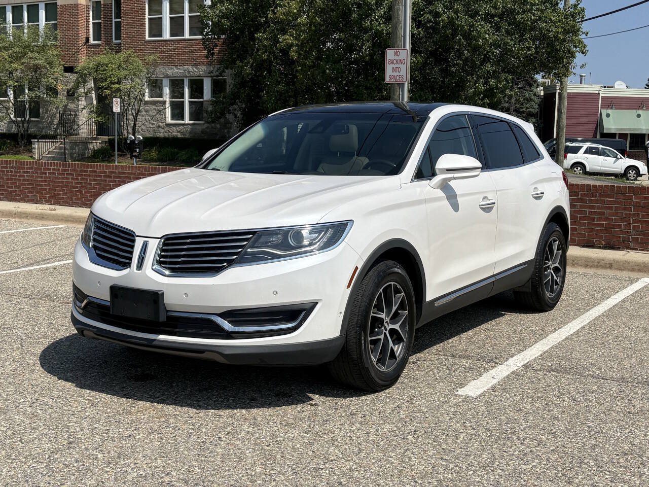 Used 2016 Lincoln MKX Reserve w/ Technology Package AWD/4WD image 4