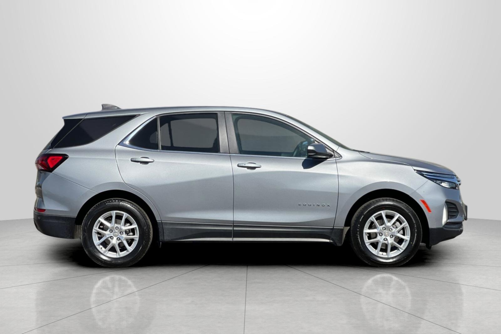Used 2024 Chevrolet Equinox LT image 3