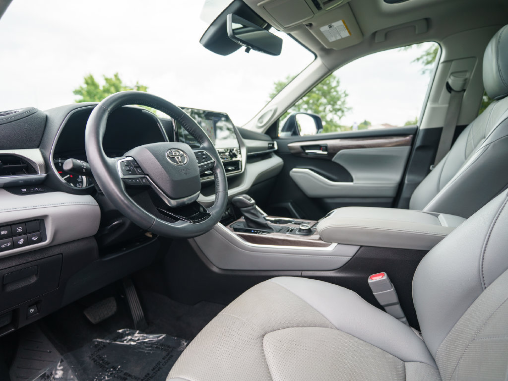 Used 2021 Toyota Highlander Platinum AWD/4WD image 6