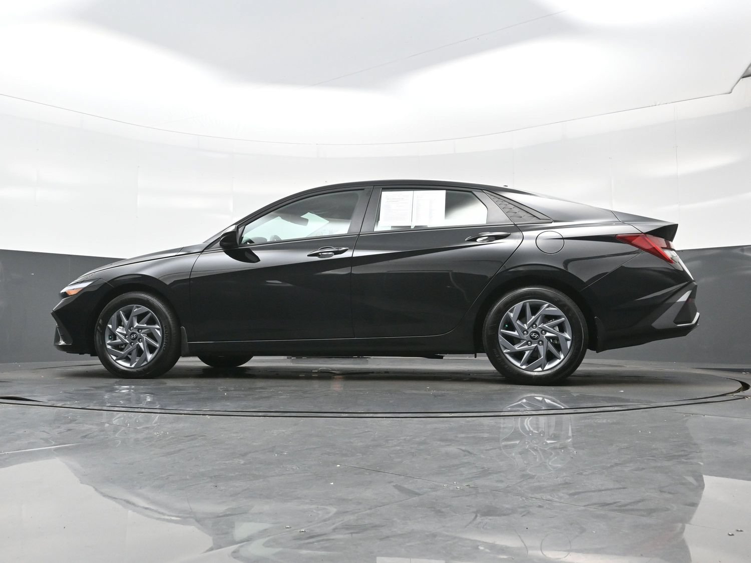 Certified 2026 Hyundai Elantra Hybrid FWD image 26
