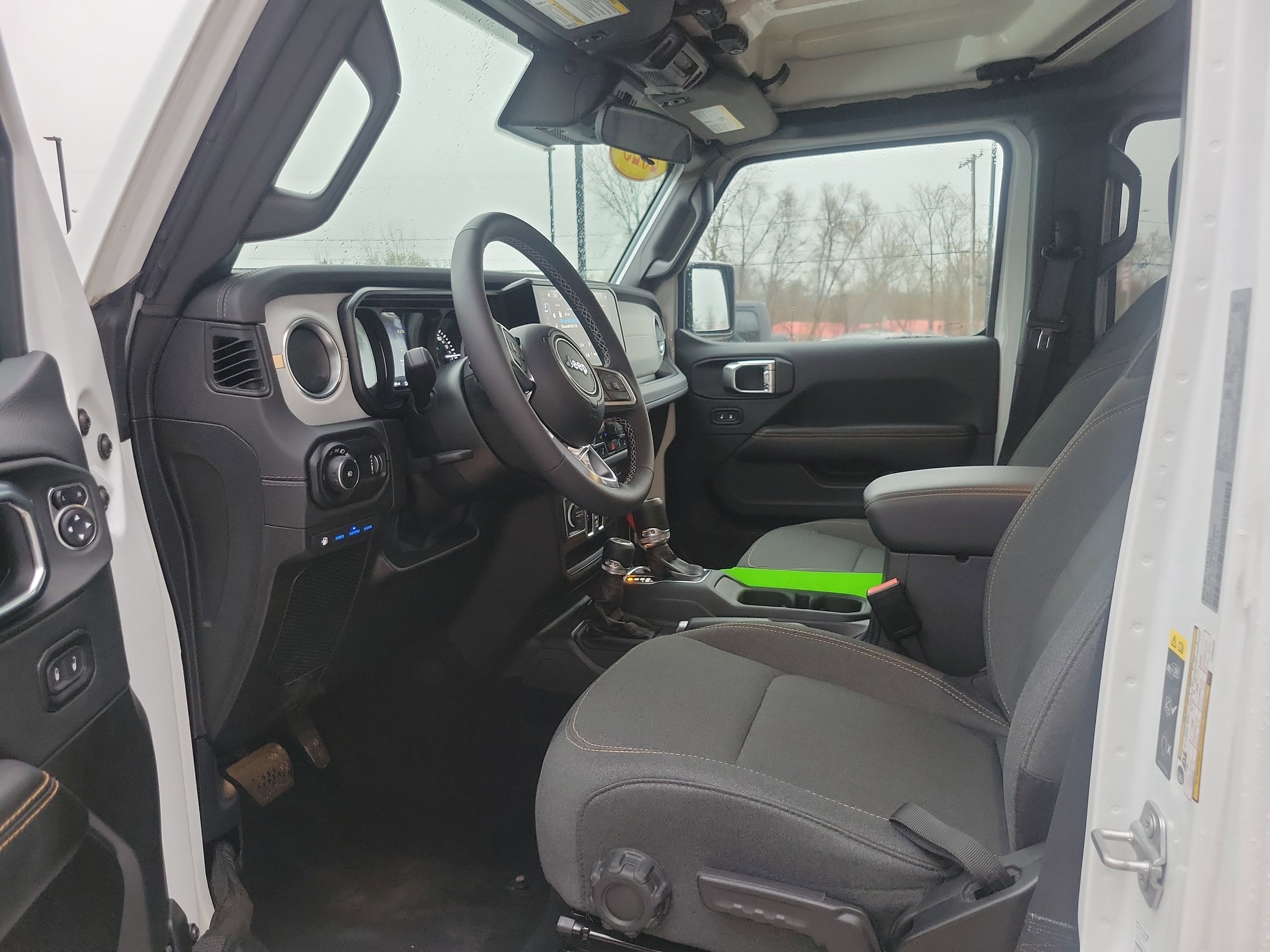 Used 2025 Jeep Wrangler Unlimited Sahara w/ Safety Group AWD/4WD image 7